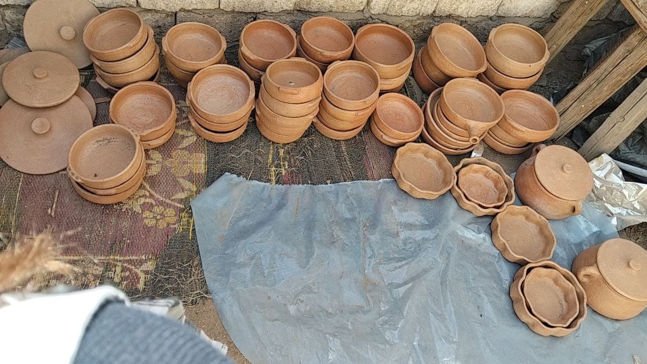 طلاب كلية الآثار جامعة سوهاج في زسارة لأحد مصانع الفخار