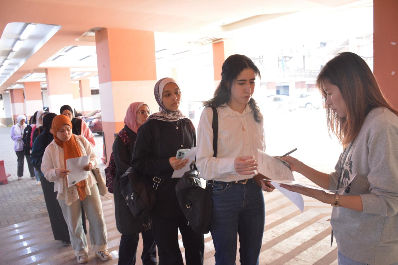 بدء اختبارات اللغة الصينية في معهد كونفوشيوس بجامعة عين شمس