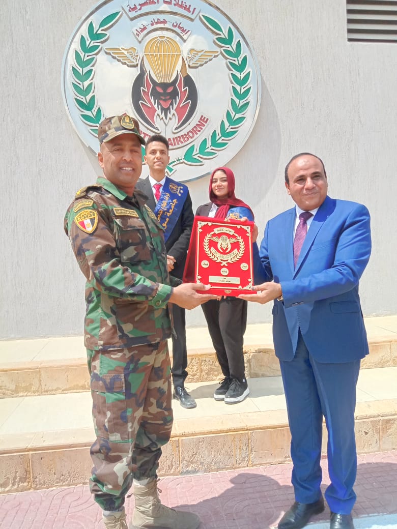 جامعة سوهاج تنظم زيارة طلابية مميزة لوحدات المظلات