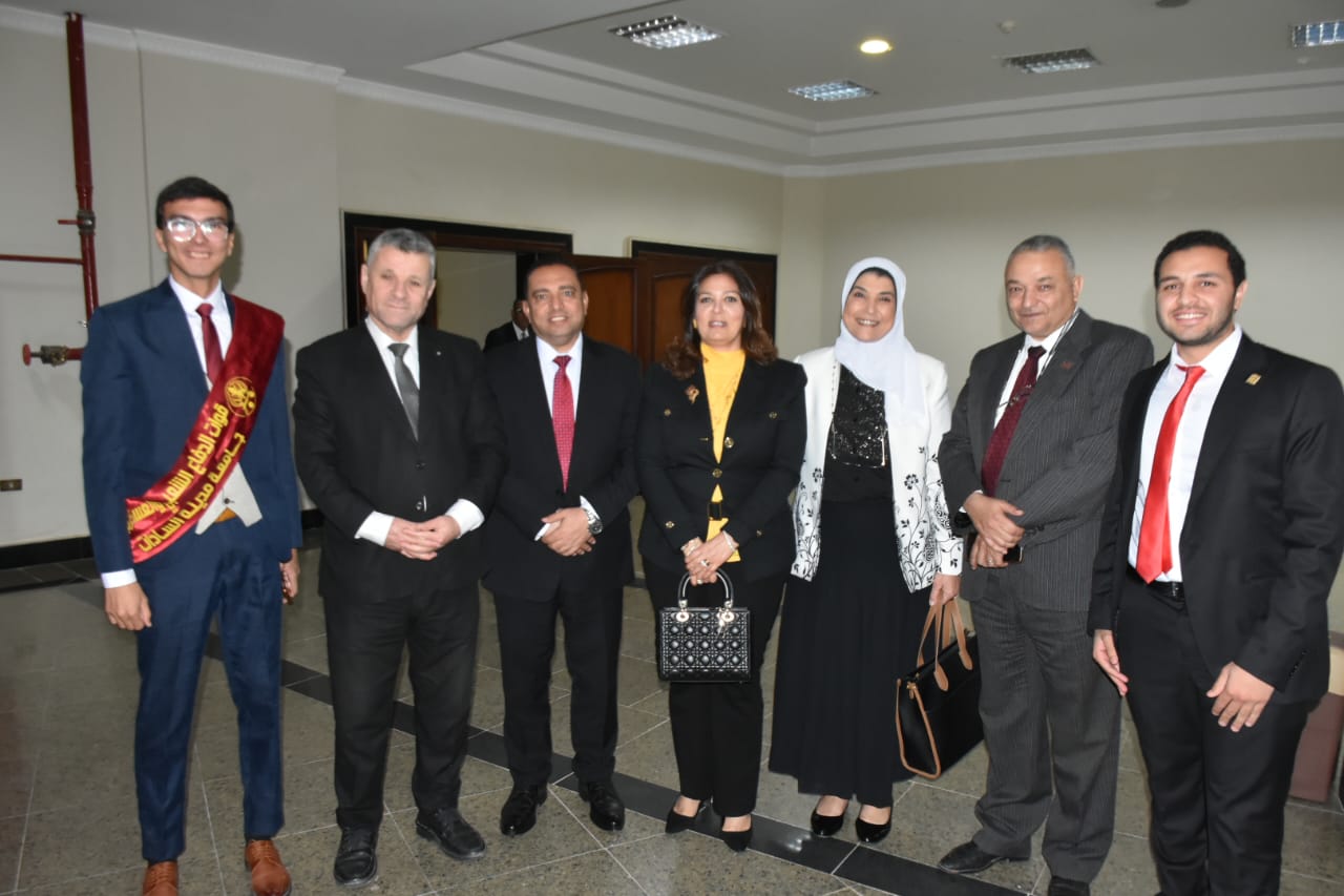 رئيس جامعة السادات تشهد ندوة تثقيفية رائدة تجمع 12 جامعة 