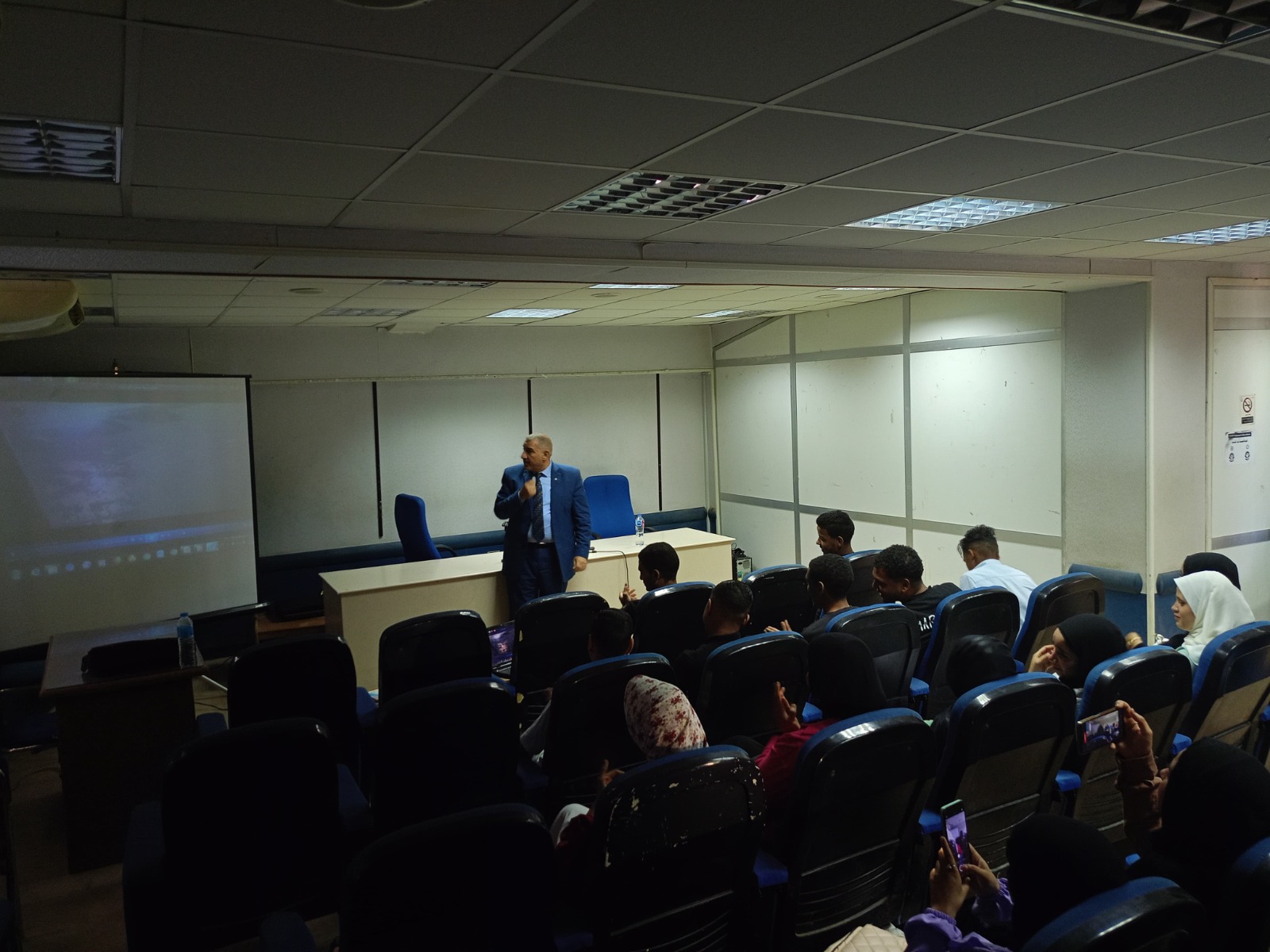 جامعة جنوب الوادي تنظم لقاءً حواريًا لتعزيز المشاركة السياسية