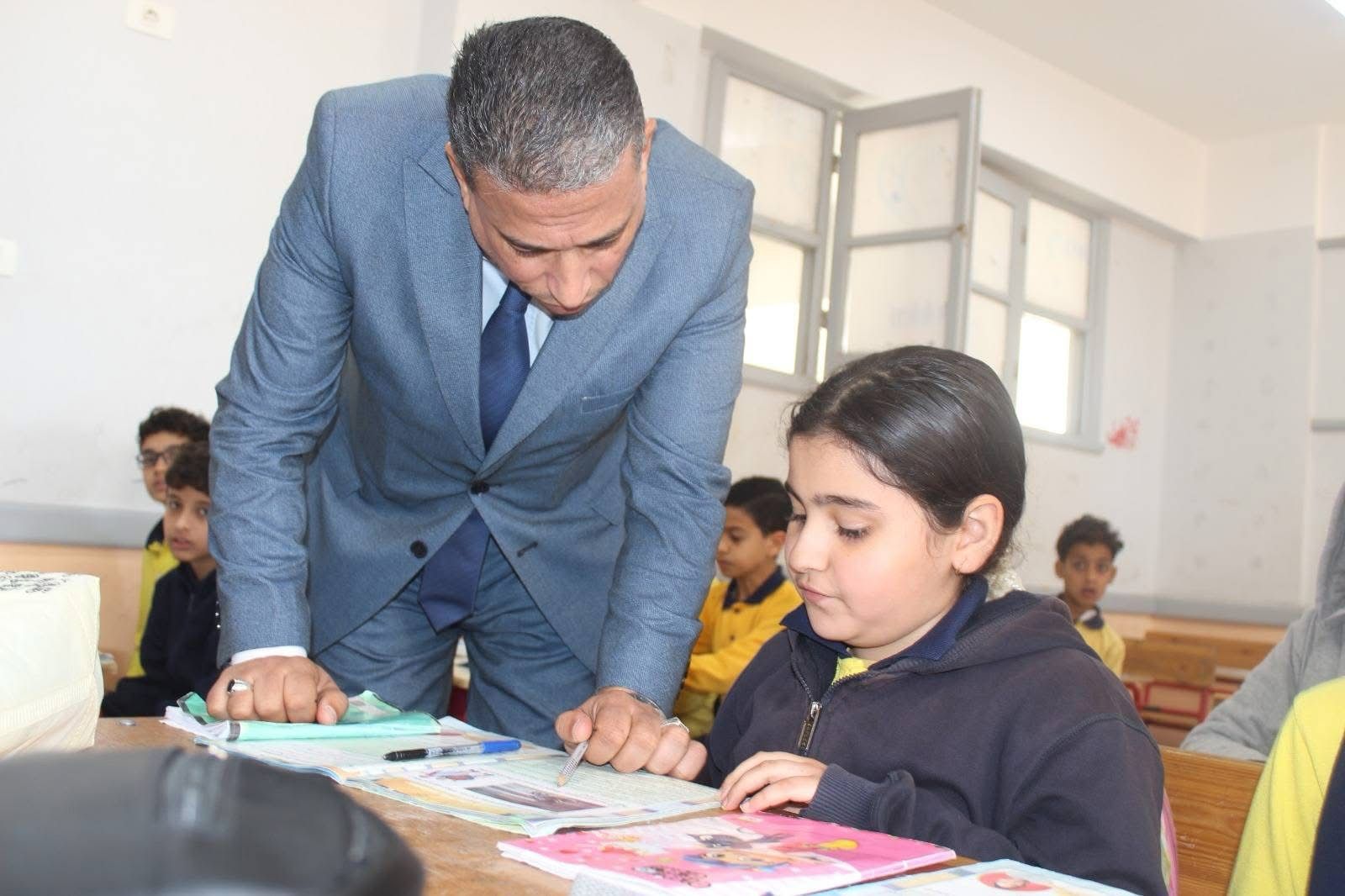 مدير تعليم الجيزة يقوم بجولة مفاجئة لرصد الانضباط المدرسي