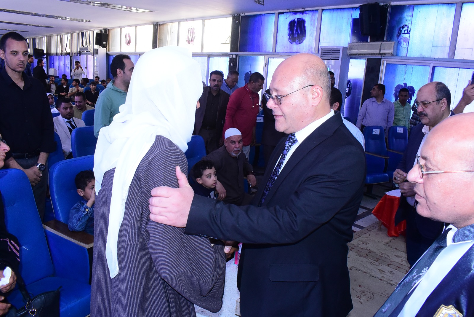 جامعة سوهاج تكرّم باحثًا راحلًا بمناقشة دكتوراه استثنائية شرفية