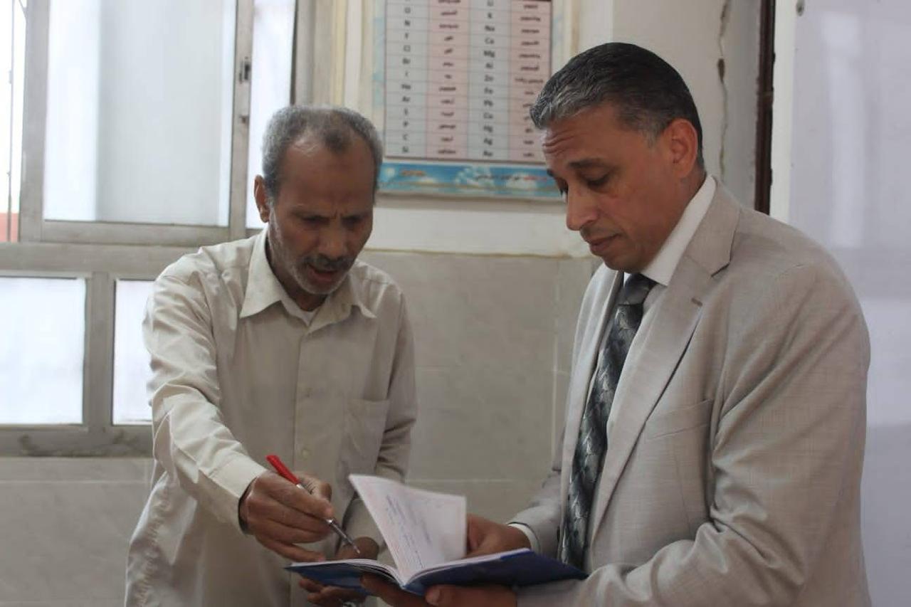 انضباط وتطوير شامل بالمدارس خلال جولة مدير تعليم الجيزة