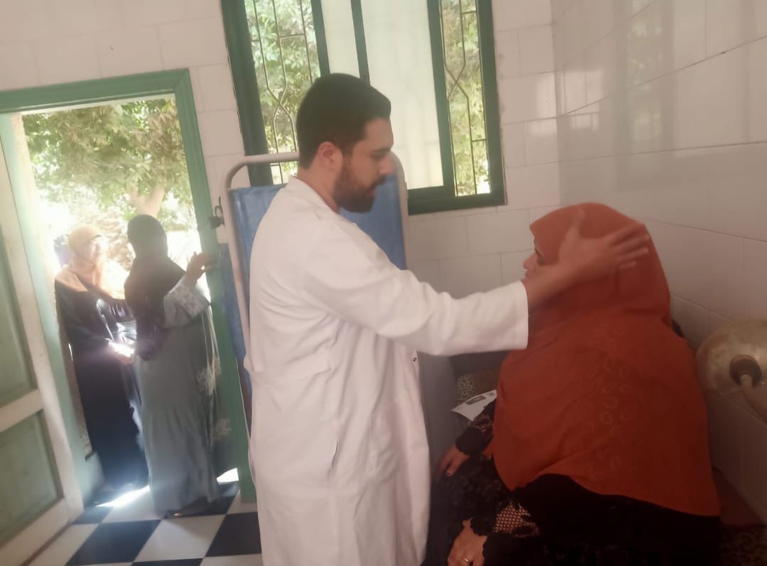 قافلة تنموية من جامعة القاهرة تخدم 1900 مواطن