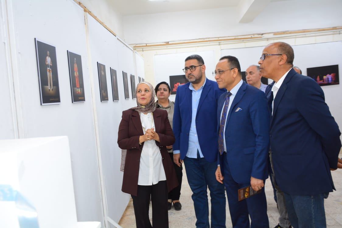 كلية الفنون الجميلة بجامعة أسيوط تنظم معرضًا فنيًا 