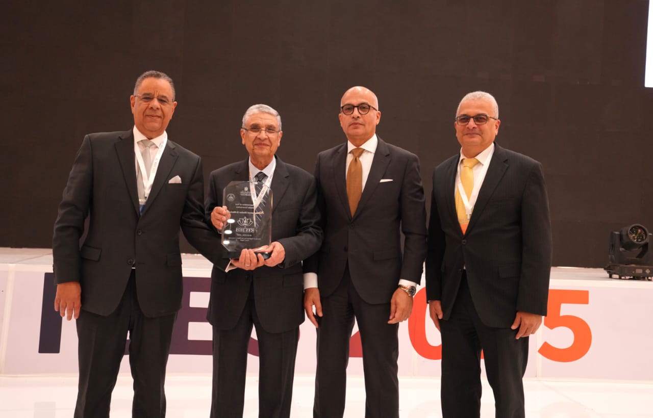 جامعة عين شمس تطلق رؤى جديدة للطاقة الذكية