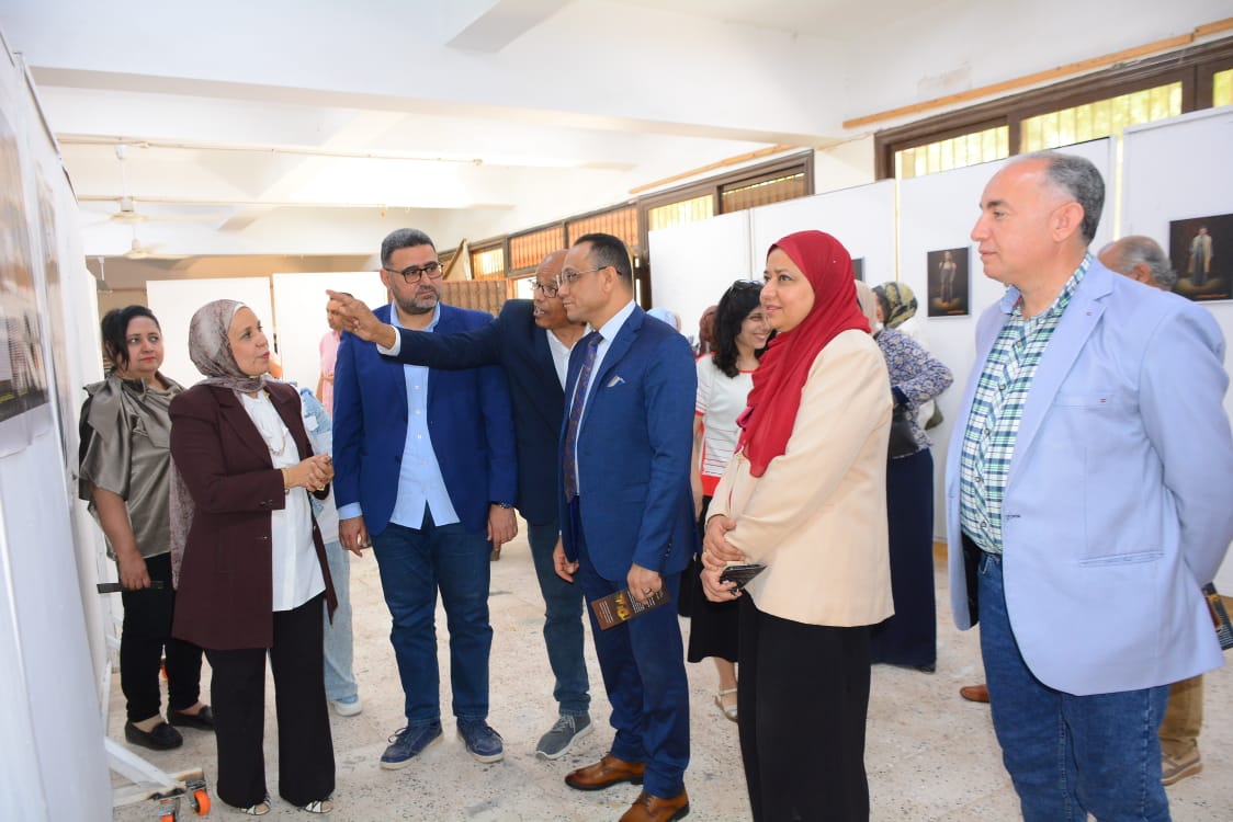 كلية الفنون الجميلة بجامعة أسيوط تنظم معرضًا فنيًا 