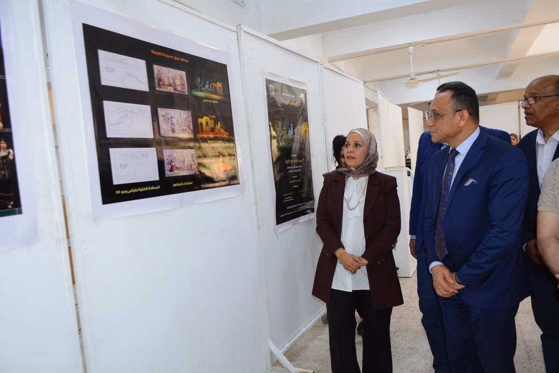 كلية الفنون الجميلة بجامعة أسيوط تنظم معرضًا فنيًا 