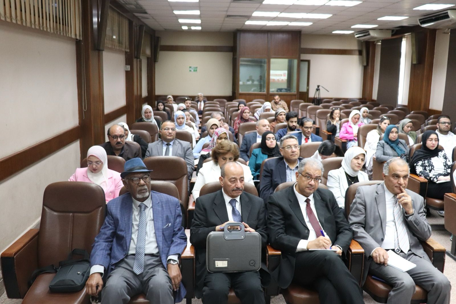 جامعة القاهرة تناقش التحولات العربية برؤية استراتيجية