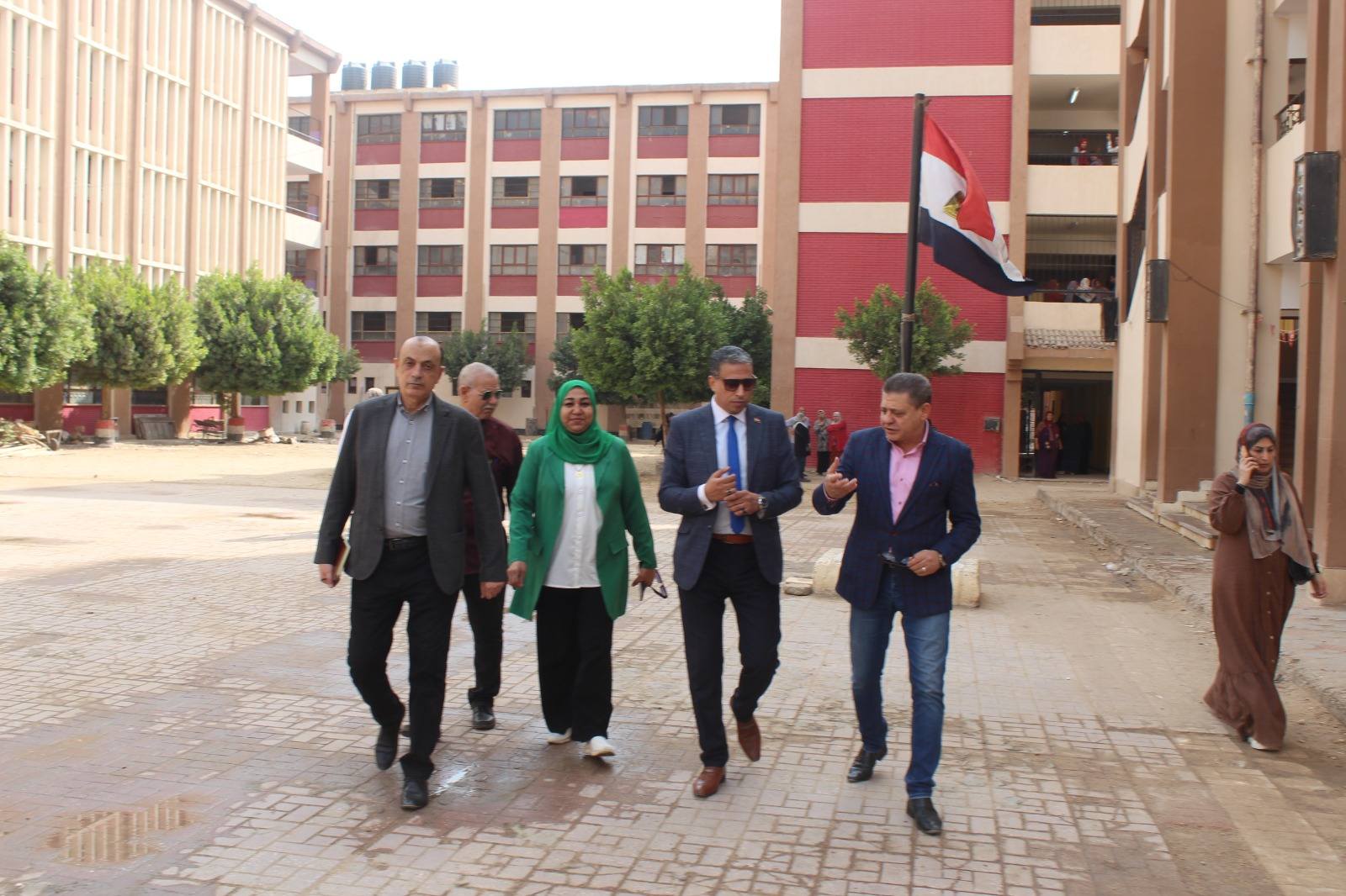 مدير تعليم الجيزة يقوم بجولة ميدانية للمدارس 