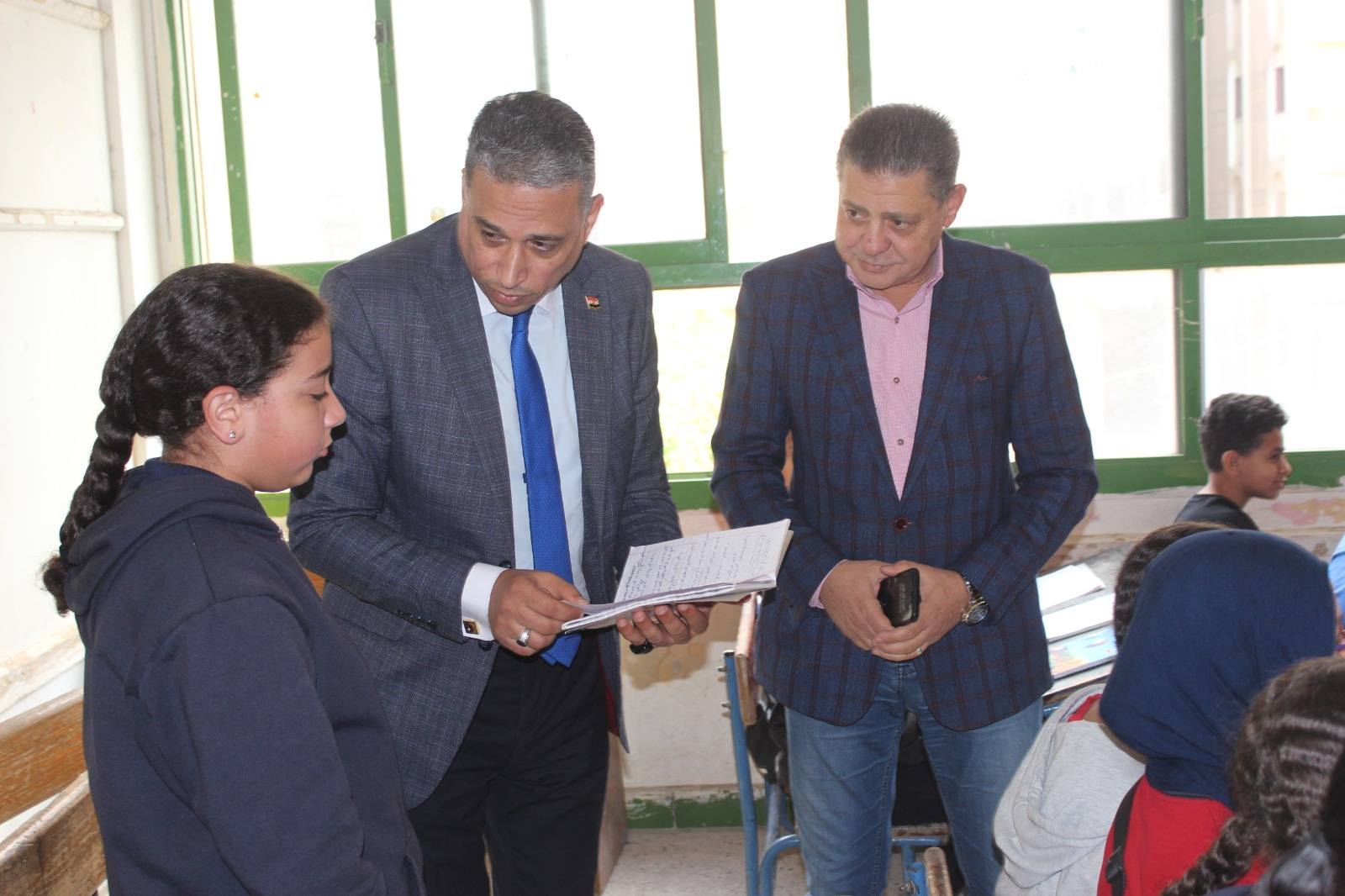 مدير تعليم الجيزة يقوم بجولة ميدانية للمدارس 