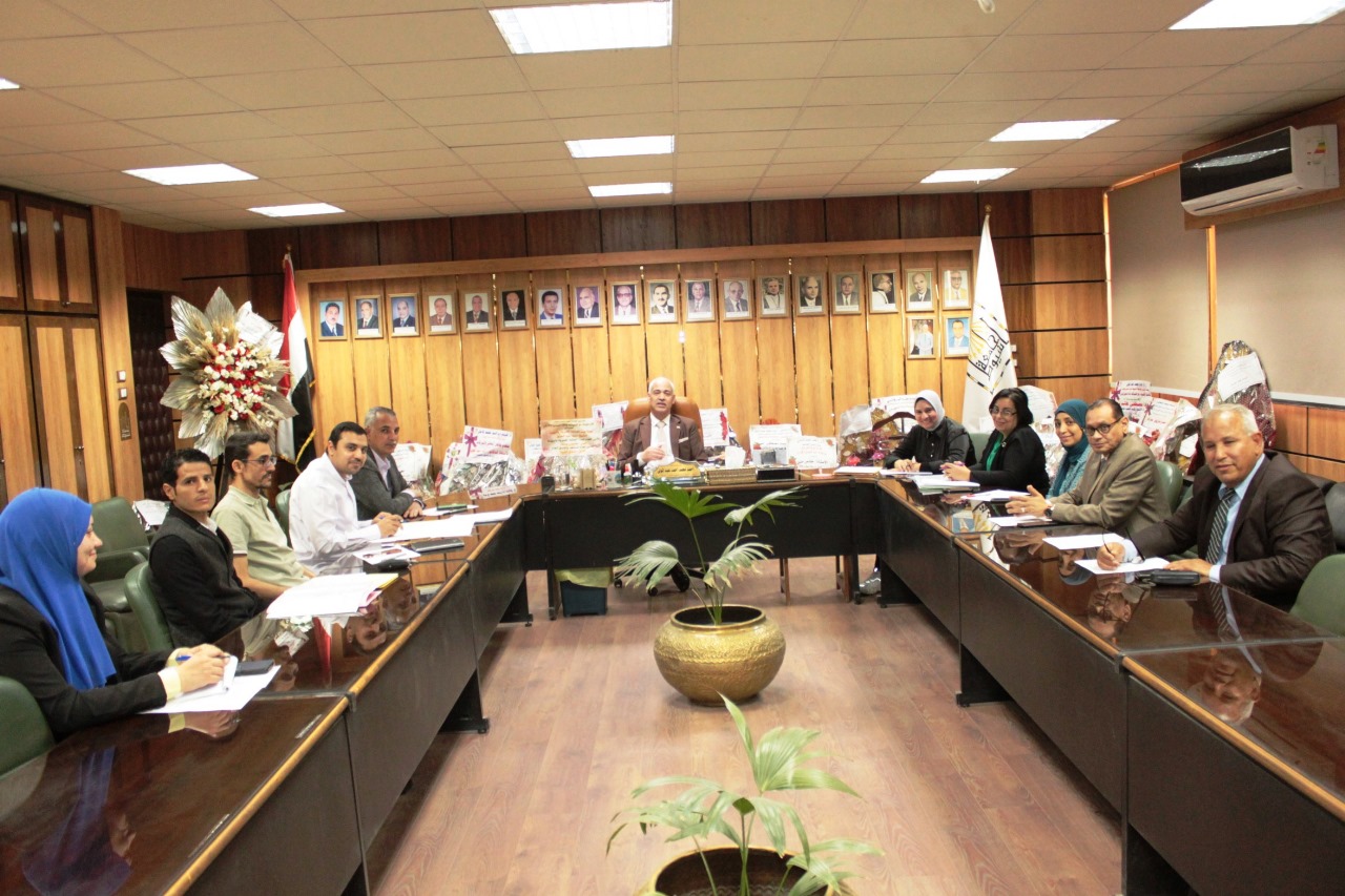 وحدة المشروعات الابتكارية بجامعة أسيوط تدعم المشروعات الطلابية 