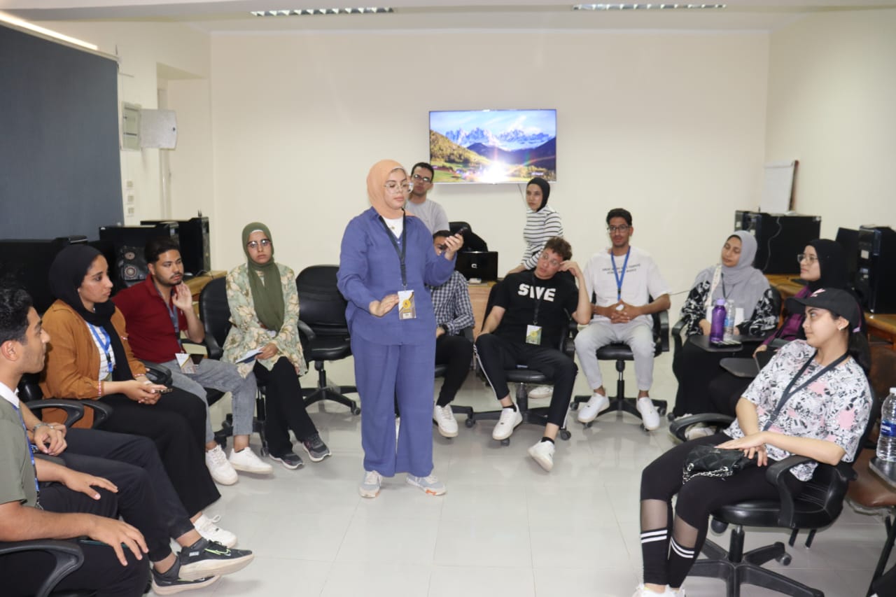 بناء الوعي الوطني ومواجهة التطرف على طاولة الملتقى الحوارى بمعهد إعداد القادة