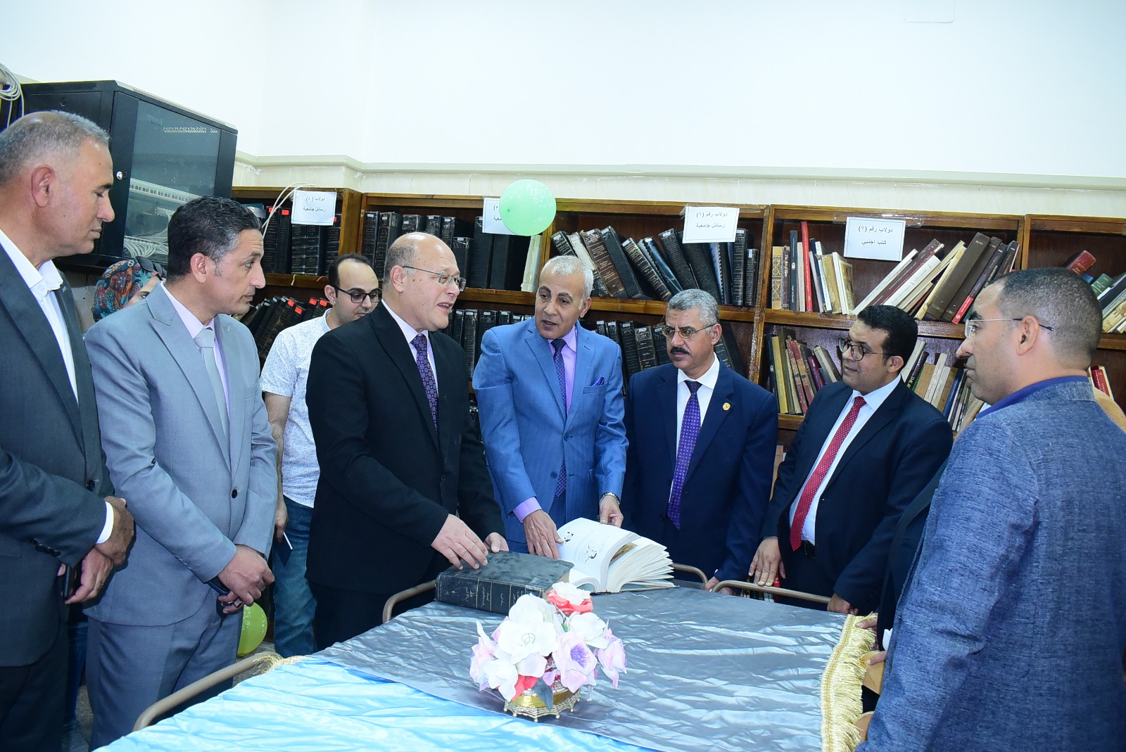 رئيس جامعة سوهاج يفتتح مكتبتين علميتين جديدتين لتعزيز البحث 