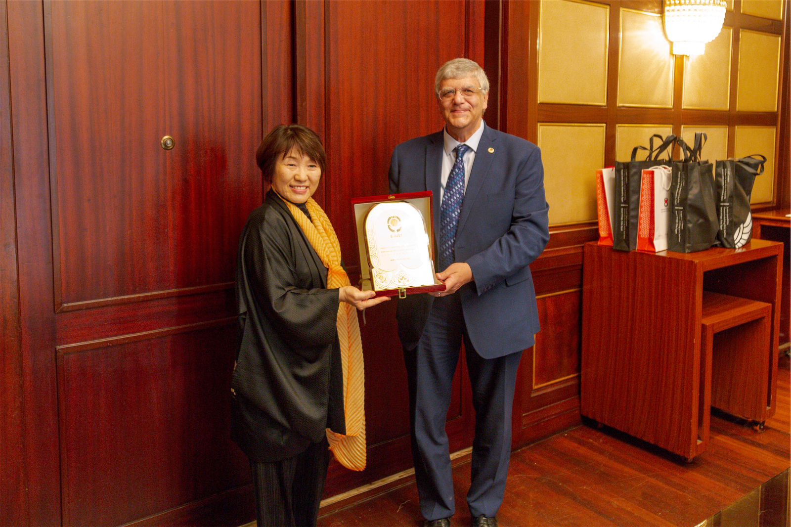 رئيس الجامعة المصرية اليابانية يبحث مع وزيرة التعليم اليابانية سبل دعم التعاون الأكاديمي