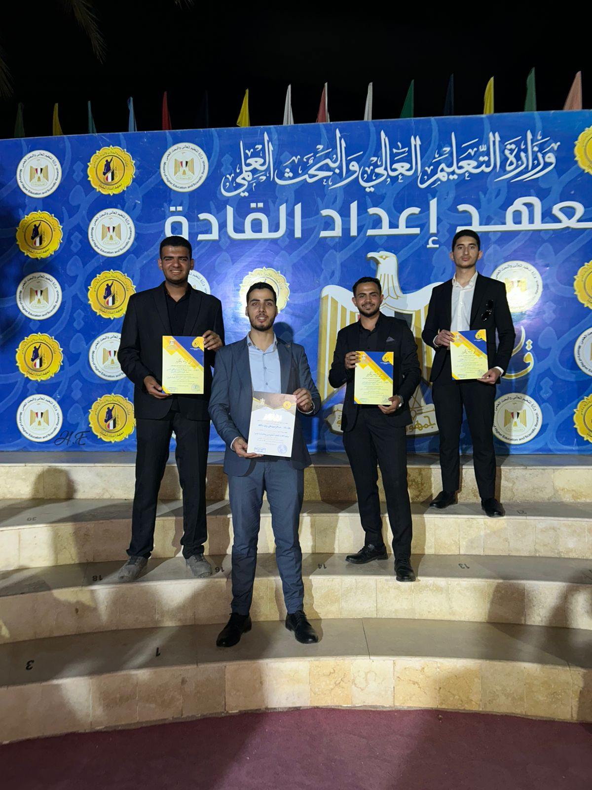 الدكتور رضا حجازي رئيس جامعة الريادة يشارك مع طلابه في الملتقى الحواري لبناء الوعي