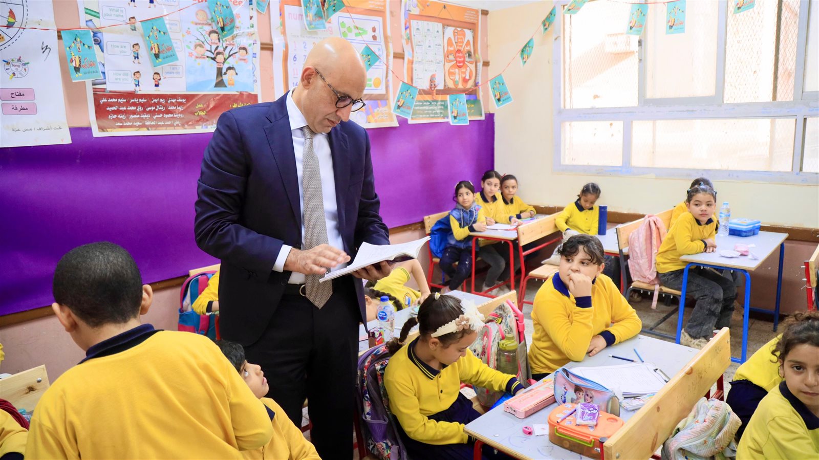 وزير التربية والتعليم يواصل متابعة انتظام العملية التعليمية 