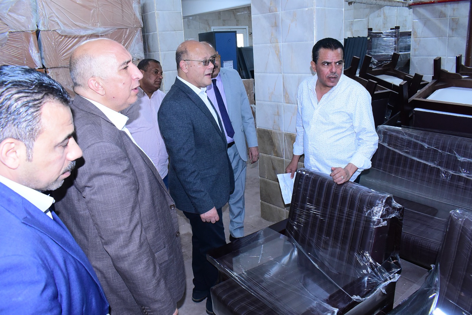 إحلال وتجديد أثاث الغرف بالمدن الجامعية بجامعة سوهاج 