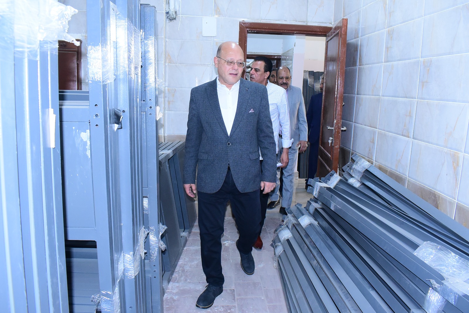 إحلال وتجديد أثاث الغرف بالمدن الجامعية بجامعة سوهاج 