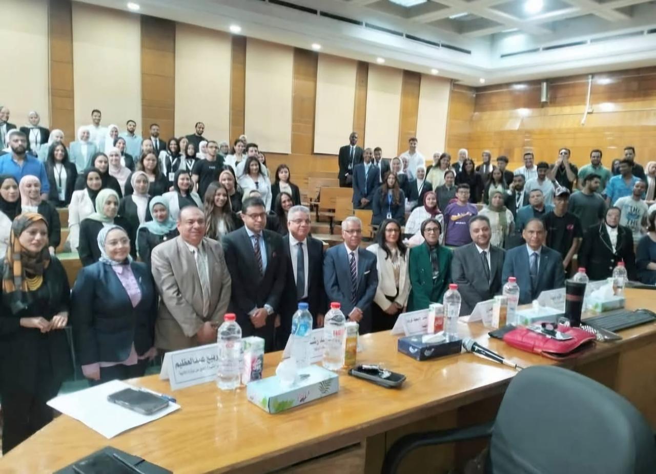 مؤتمر سنوي بطابع احترافي يحاكي سوق العمل في جامعة القاهرة
