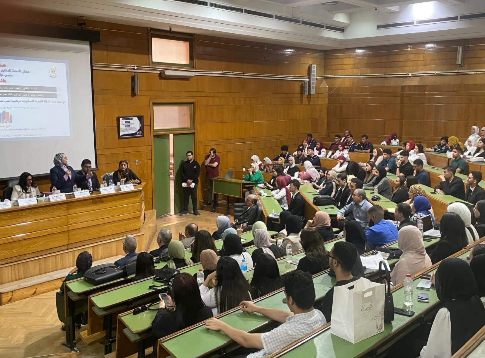 مؤتمر سنوي بطابع احترافي يحاكي سوق العمل في جامعة القاهرة