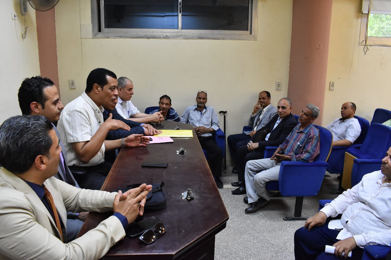 مدير تعليم سوهاج يشدد إجراءات الانضباط ويراجع تأمين امتحانات النقل والشهادات