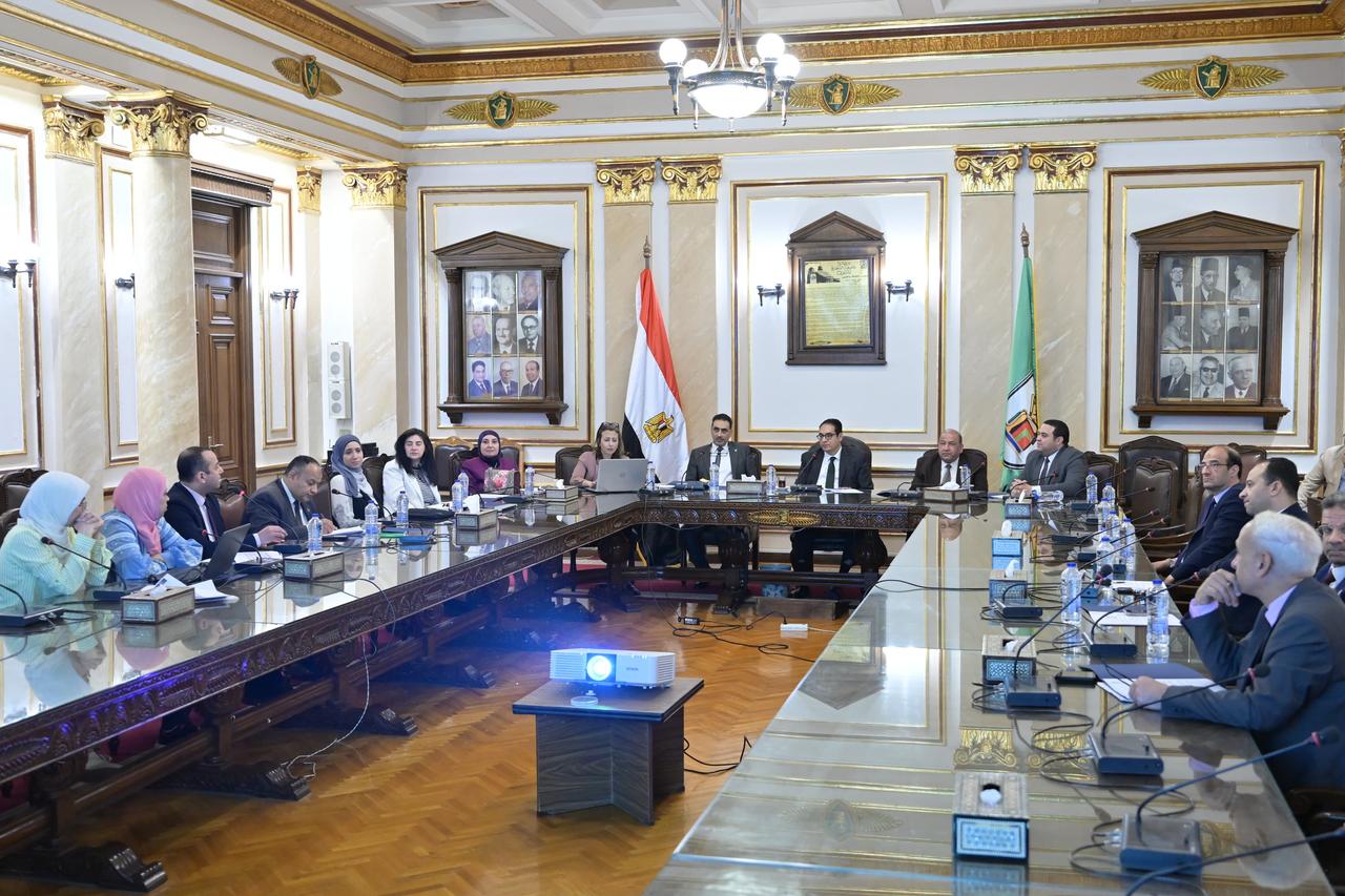 رئيس جامعة القاهرة يضع آليات تنفيذ الخطة الاستراتيجية للجامعة