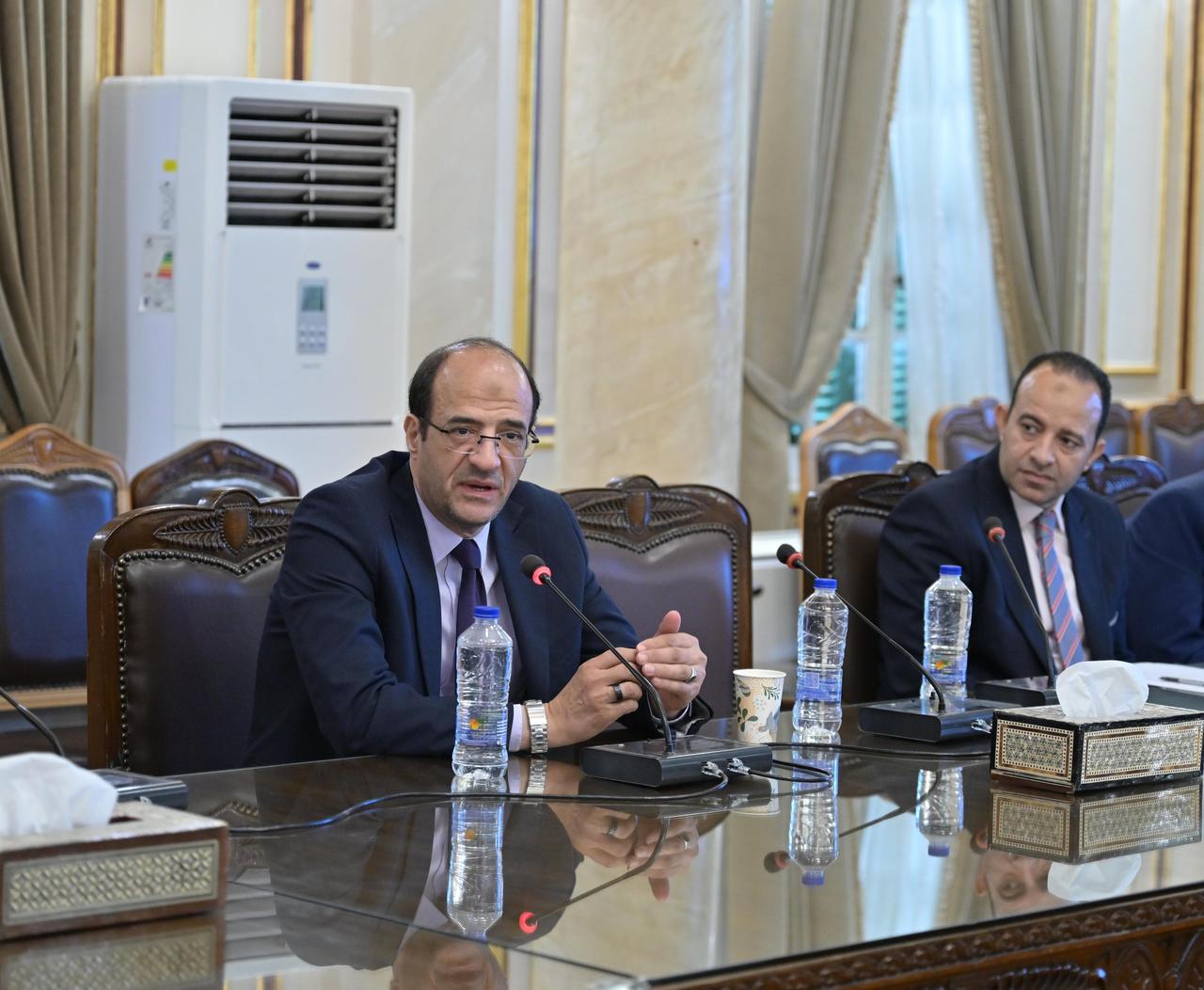 رئيس جامعة القاهرة يضع آليات تنفيذ الخطة الاستراتيجية للجامعة