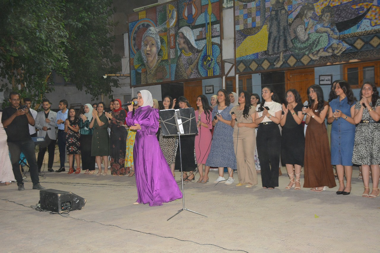 طلاب كلية التربية النوعية بجامعة أسيوط ينظمون حفلًا موسيقيًا