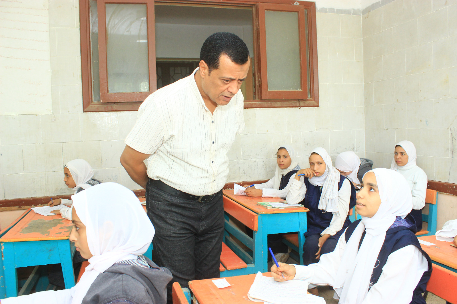 مدير تعليم سوهاج يتابع امتحانات الفصل الدراسي الثاني