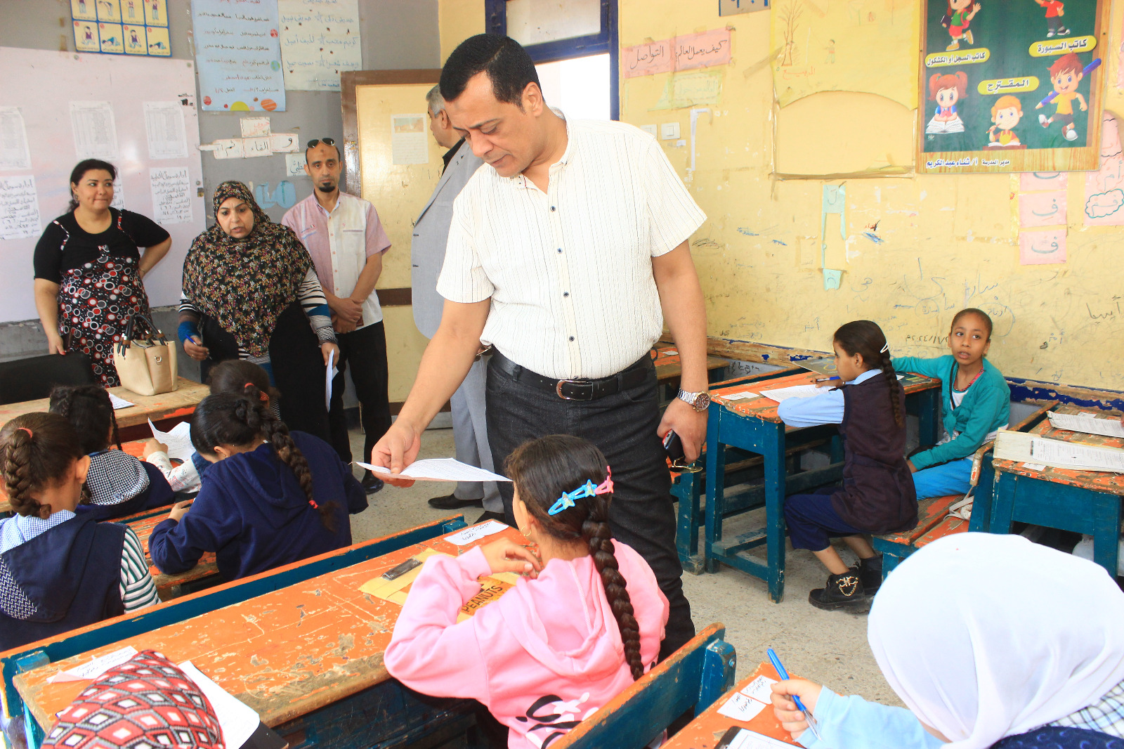 مدير تعليم سوهاج يتابع امتحانات الفصل الدراسي الثاني