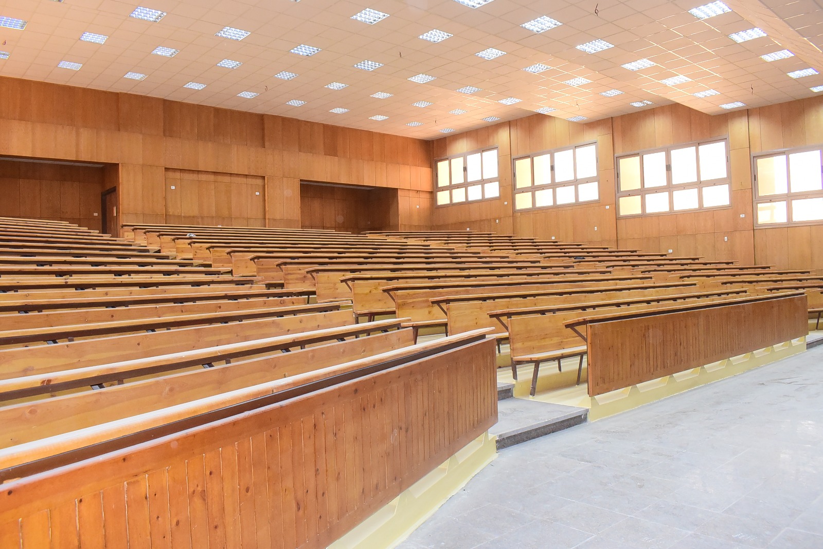 رئيس جامعة سوهاج يتابع تجهيزات جامعة سوهاج الأهلية برؤية حديثة