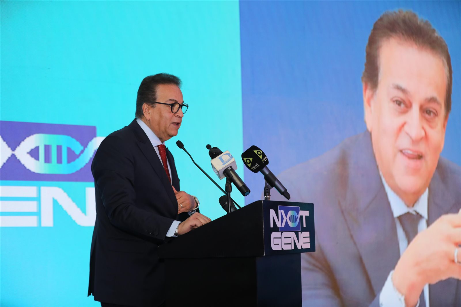 الدكتور خالد عبد الغفار نائب رئيس مجلس الوزراء ووزير الصحة والسكان