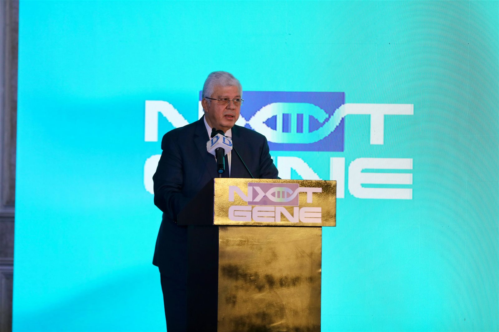 الدكتور أيمن عاشور وزير التعليم العالي والبحث العلمي