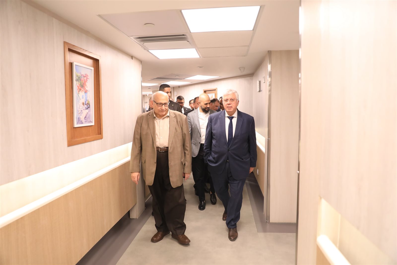 مستشفى سعاد كفافي بجامعة مصر يحظى بإشادة وزير التعليم العالي
