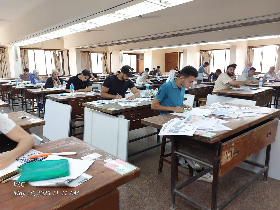 جولة تفقدية لنائب رئيس جامعة القاهرة لضبط وانتظام لجان الامتحانات