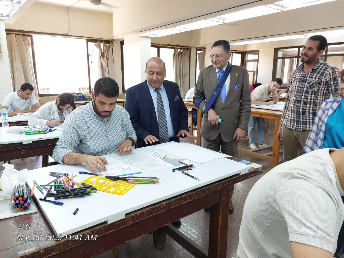 جولة تفقدية لنائب رئيس جامعة القاهرة لضبط وانتظام لجان الامتحانات