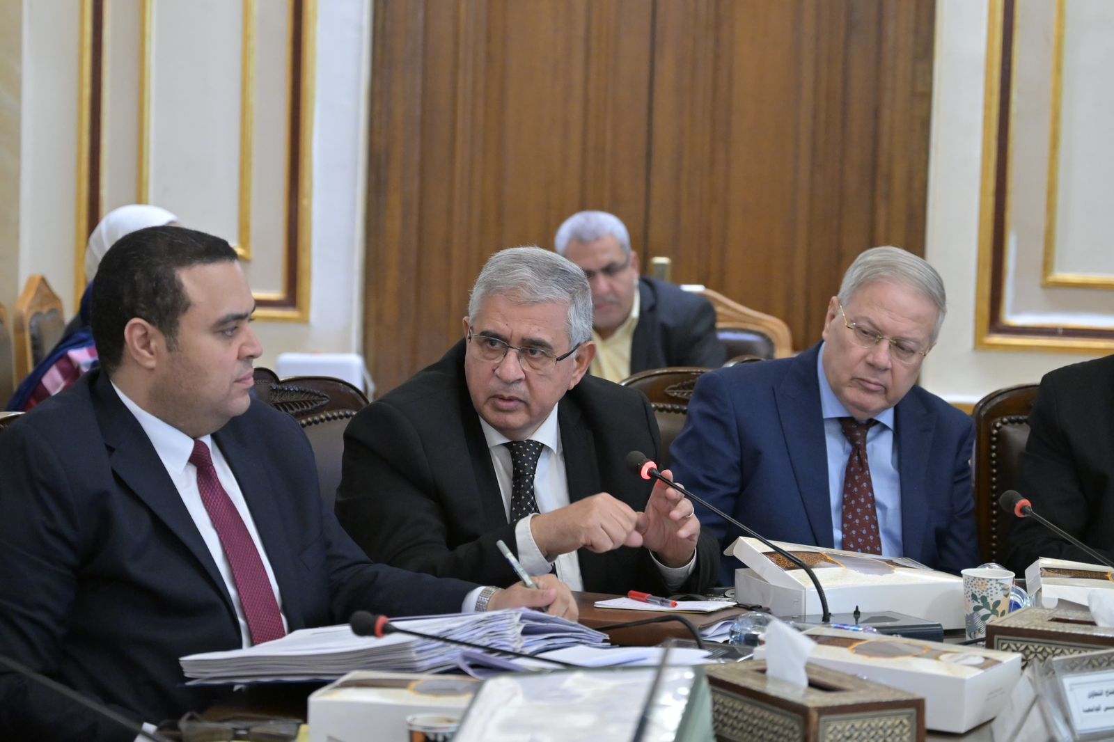 جامعة القاهرة تدعم التحول الرقمي وتتابع التنسيق والامتحانات