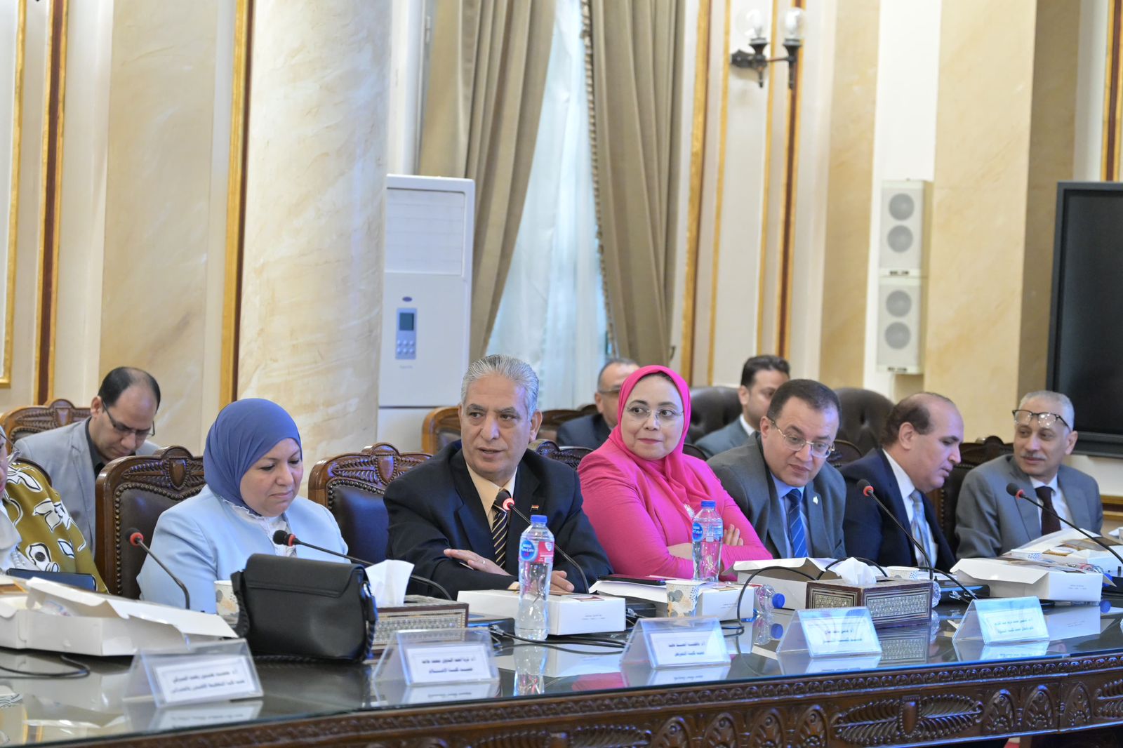 جامعة القاهرة تدعم التحول الرقمي وتتابع التنسيق والامتحانات