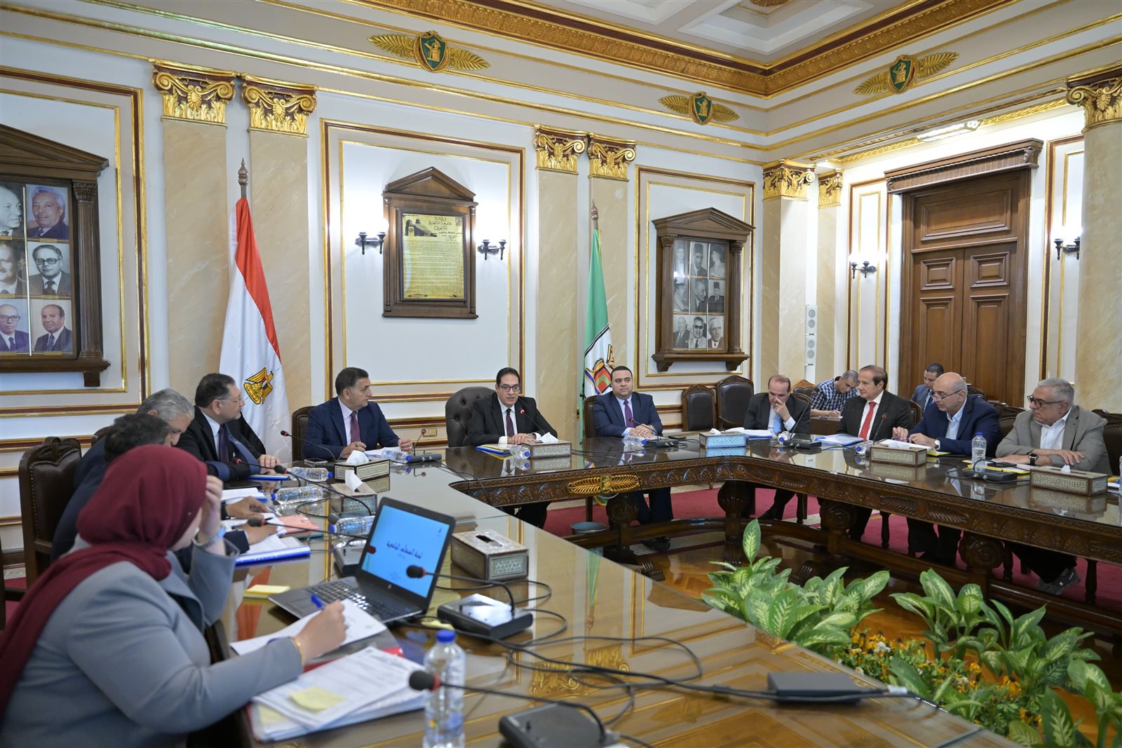 رئيس جامعة القاهرة يعقد اجتماعات مكثفة لتطوير سير العمل بالجامعة