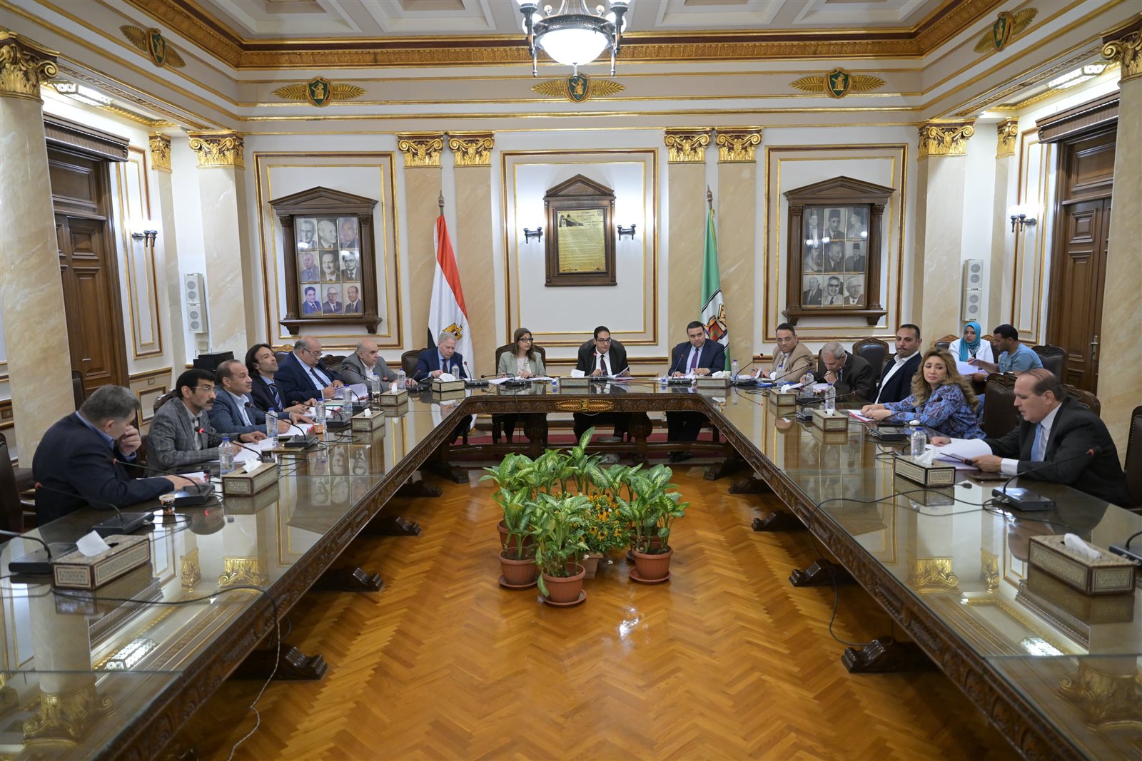 رئيس جامعة القاهرة يعقد اجتماعات مكثفة لتطوير سير العمل بالجامعة