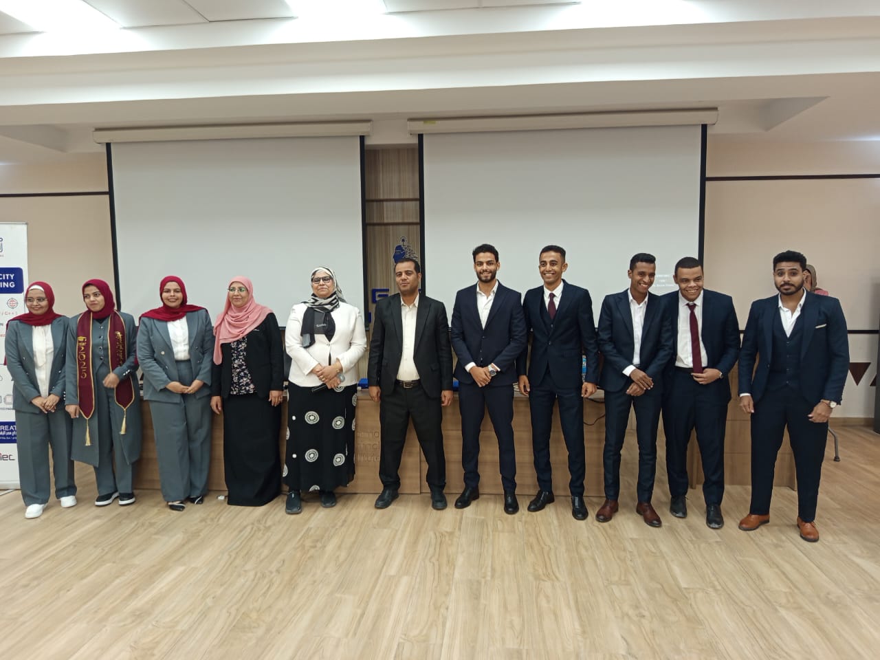 طلاب جامعة جنوب الوادي يعرضون مشاريع تخرج تواكب المستقبل