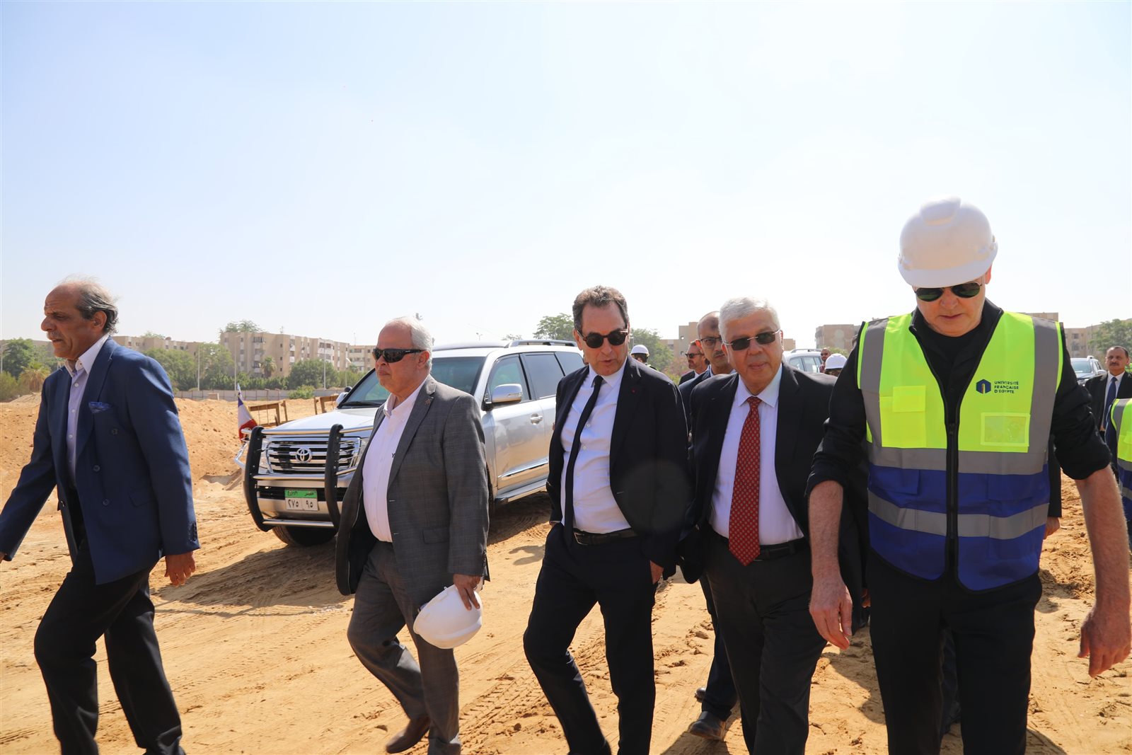 وزير التعليم العالي يتابع سير الأعمال الإنشائية بالحرم الجديد للجامعة الفرنسية