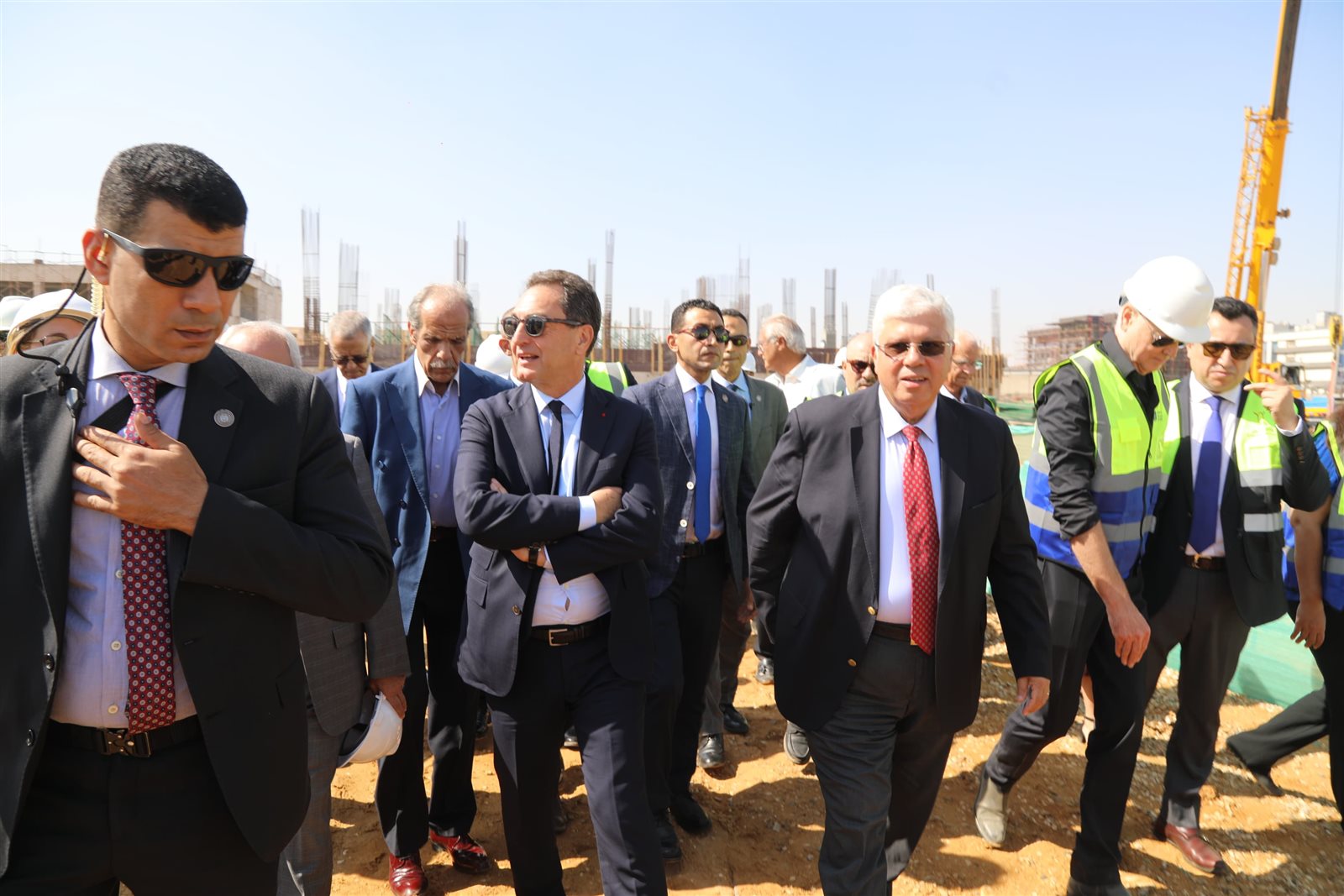 وزير التعليم العالي يتابع سير الأعمال الإنشائية بالحرم الجديد للجامعة الفرنسية