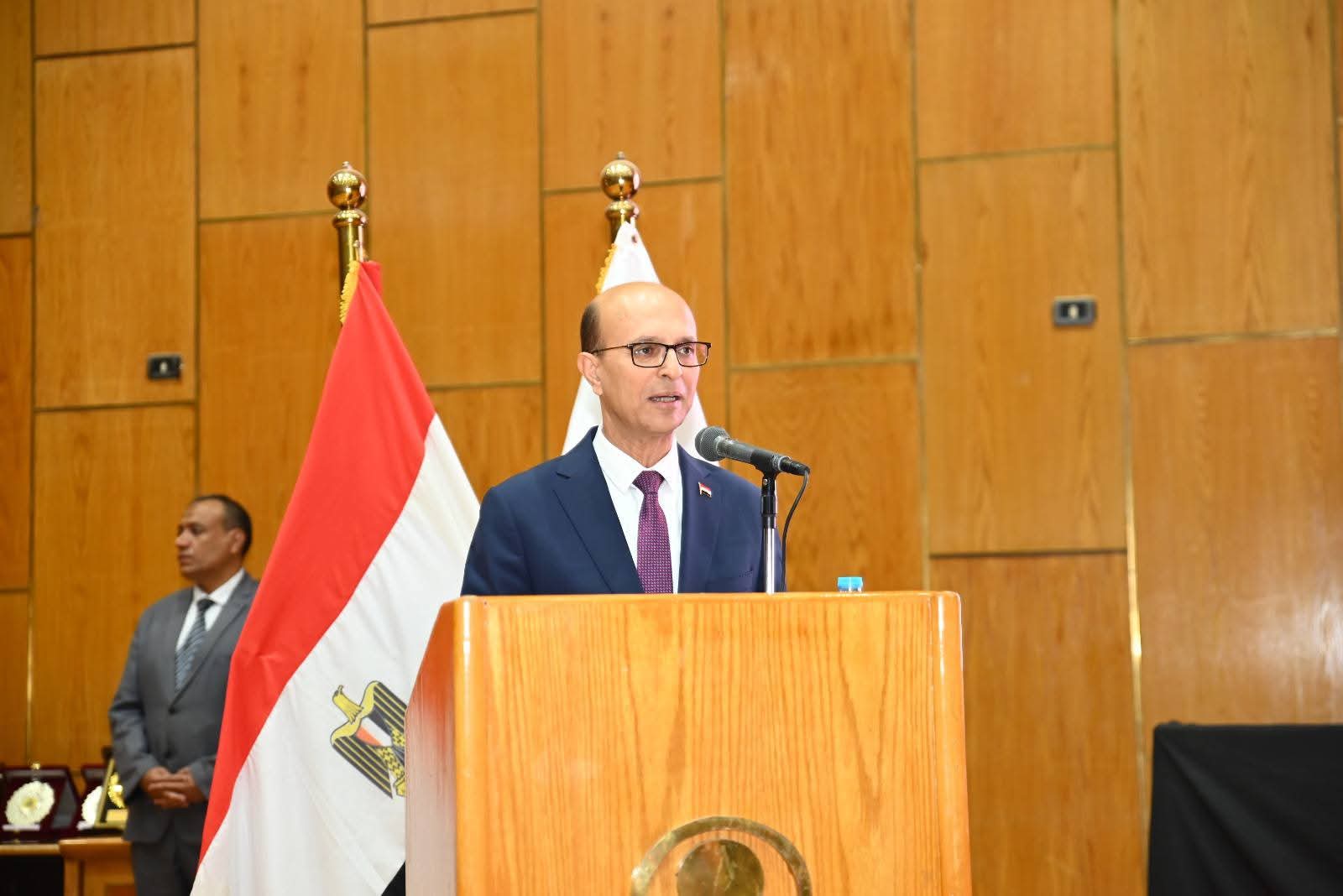 الدكتور أحمد المنشاوي رئيس جامعة أسيوط