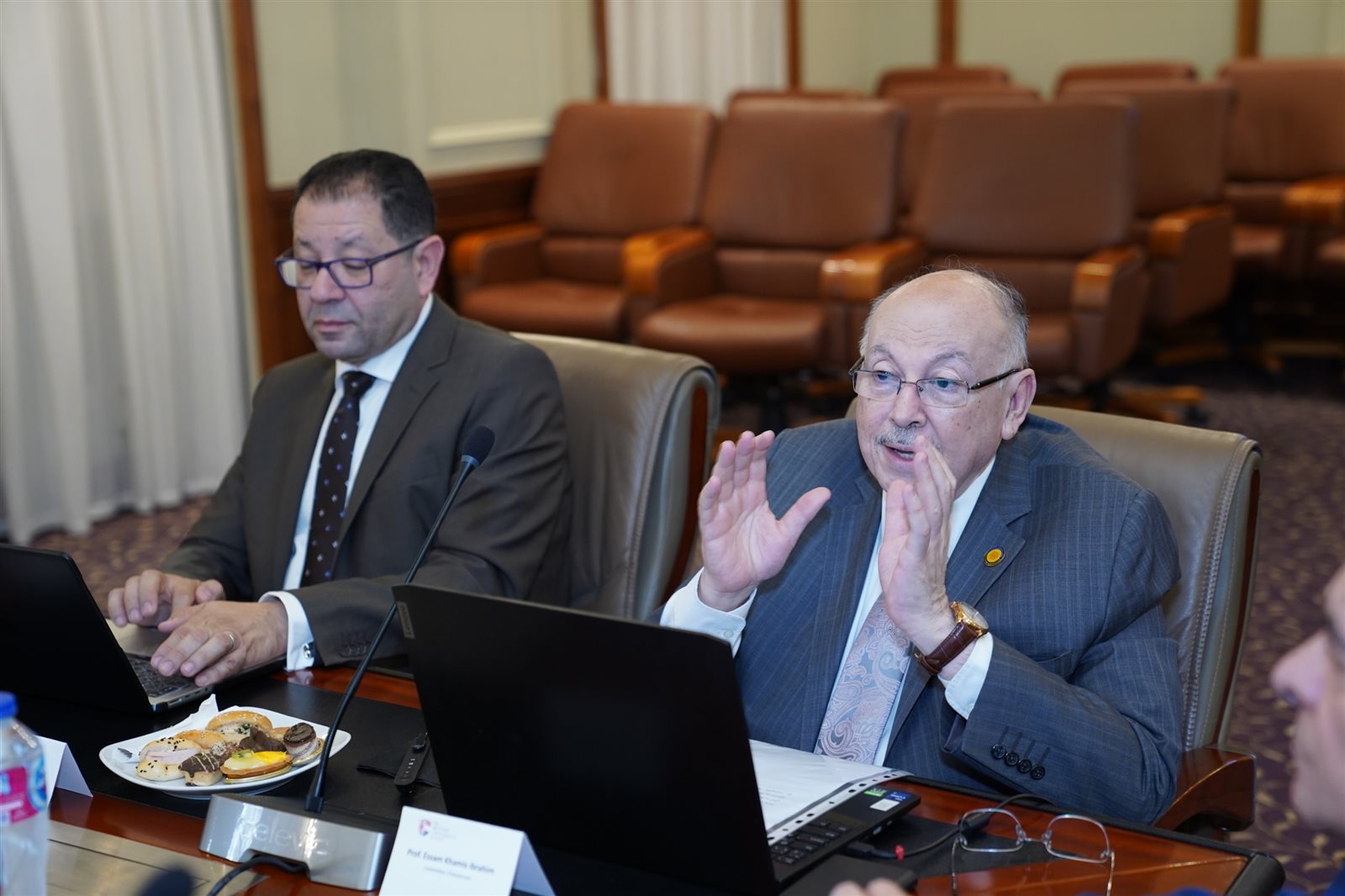 الجامعة البريطانية في مصر تبحث تحديث البرامج الدراسية متعددة التخصصات