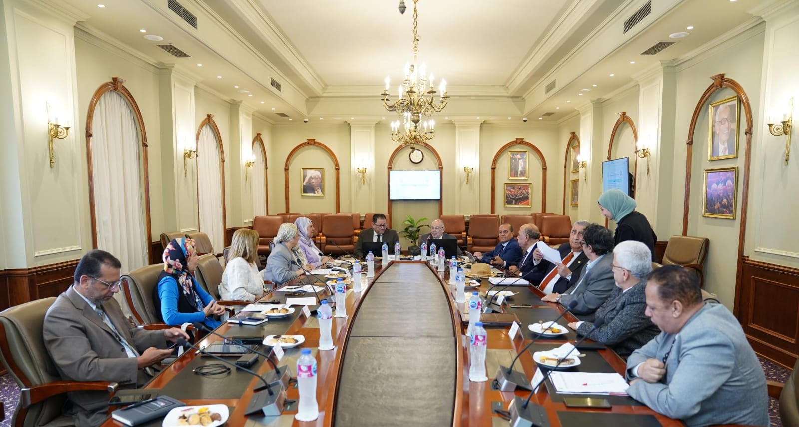 الجامعة البريطانية في مصر تبحث تحديث البرامج الدراسية متعددة التخصصات