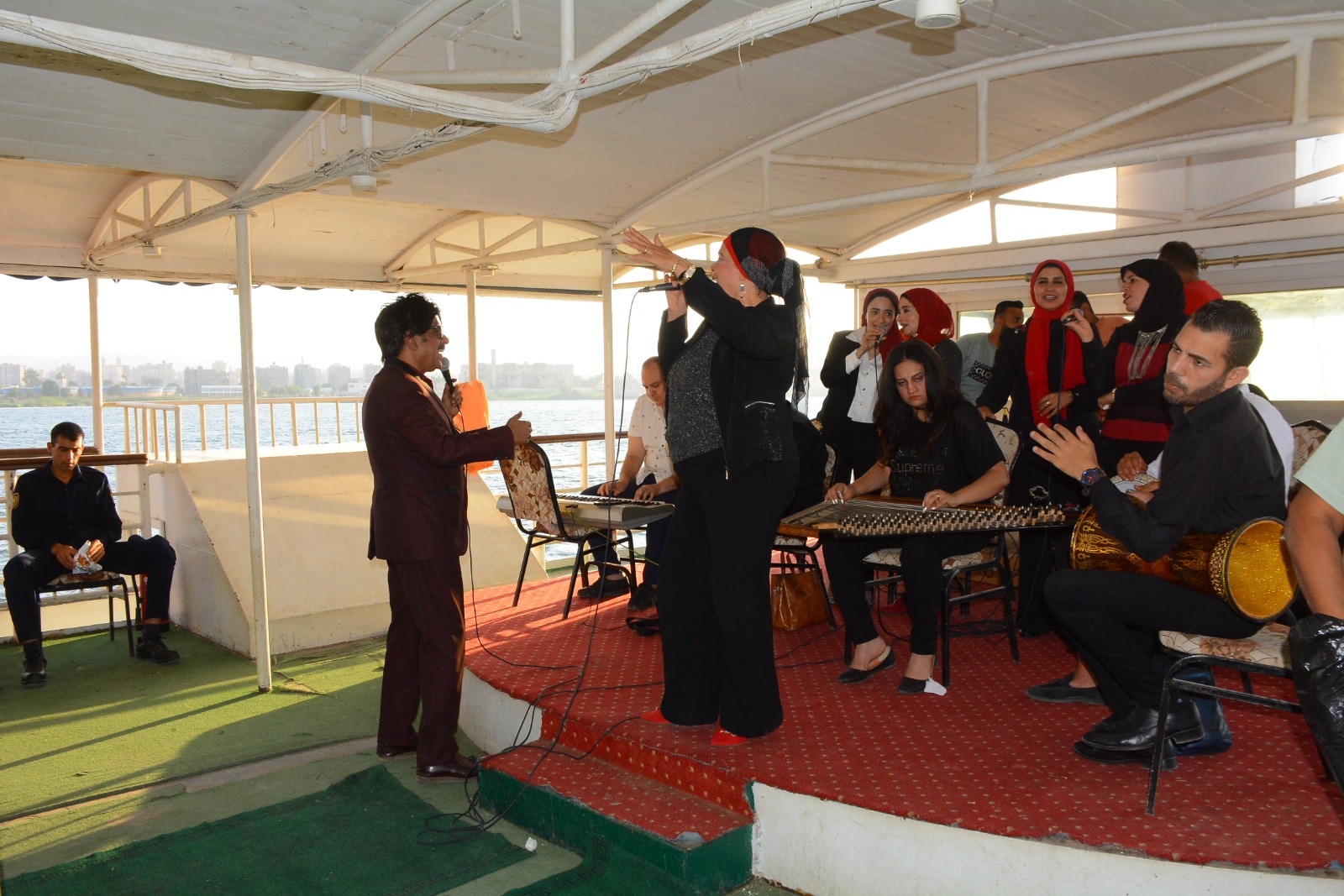 رحلة نيلية ترفيهية للوافدات الهنديات برعاية رئيس جامعة أسيوط