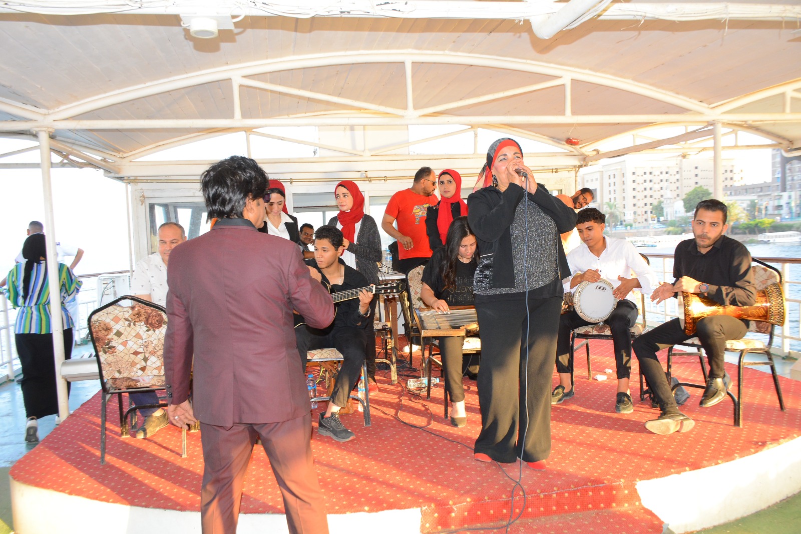 رحلة نيلية ترفيهية للوافدات الهنديات برعاية رئيس جامعة أسيوط